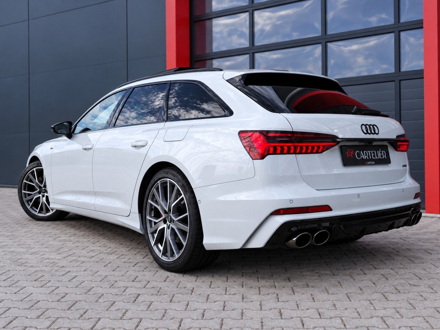 Audi A6 Avant 55 TFSI e S-Line Quattro Competition 367PK | 3, Automaat, Dealer onderhouden, Gebruikt, Zwart