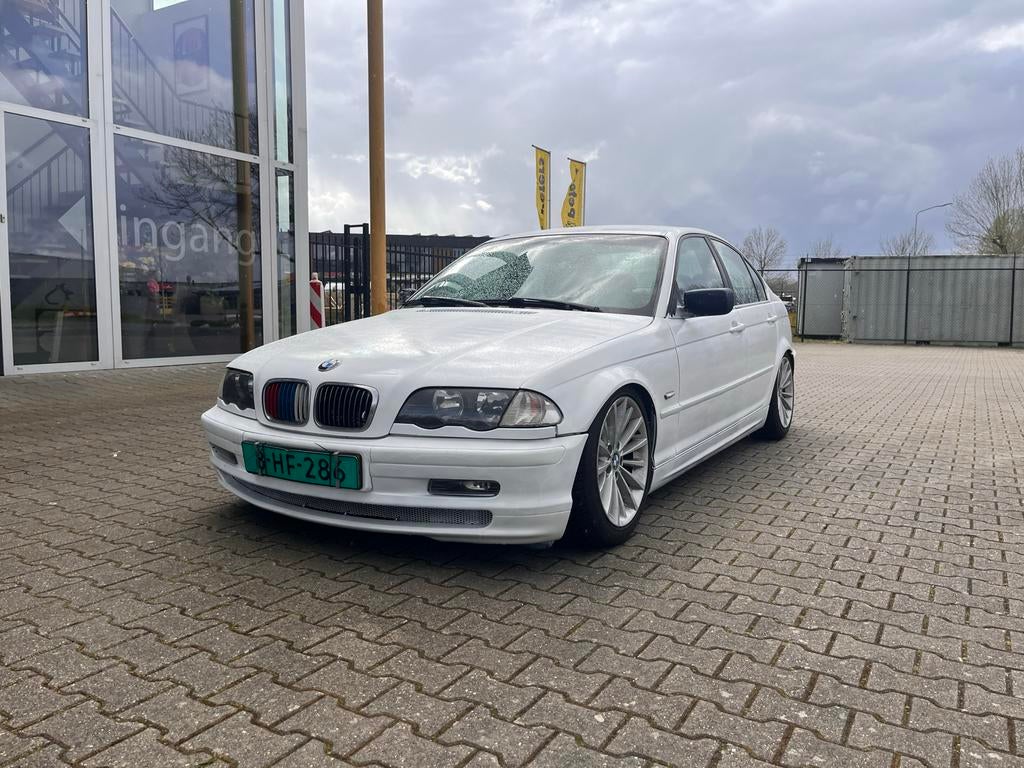 BMW e46 3-Serie met 6 cilinder Wit opknapper, 1340 kg, 4 cilinders, Wit, Handgeschakeld