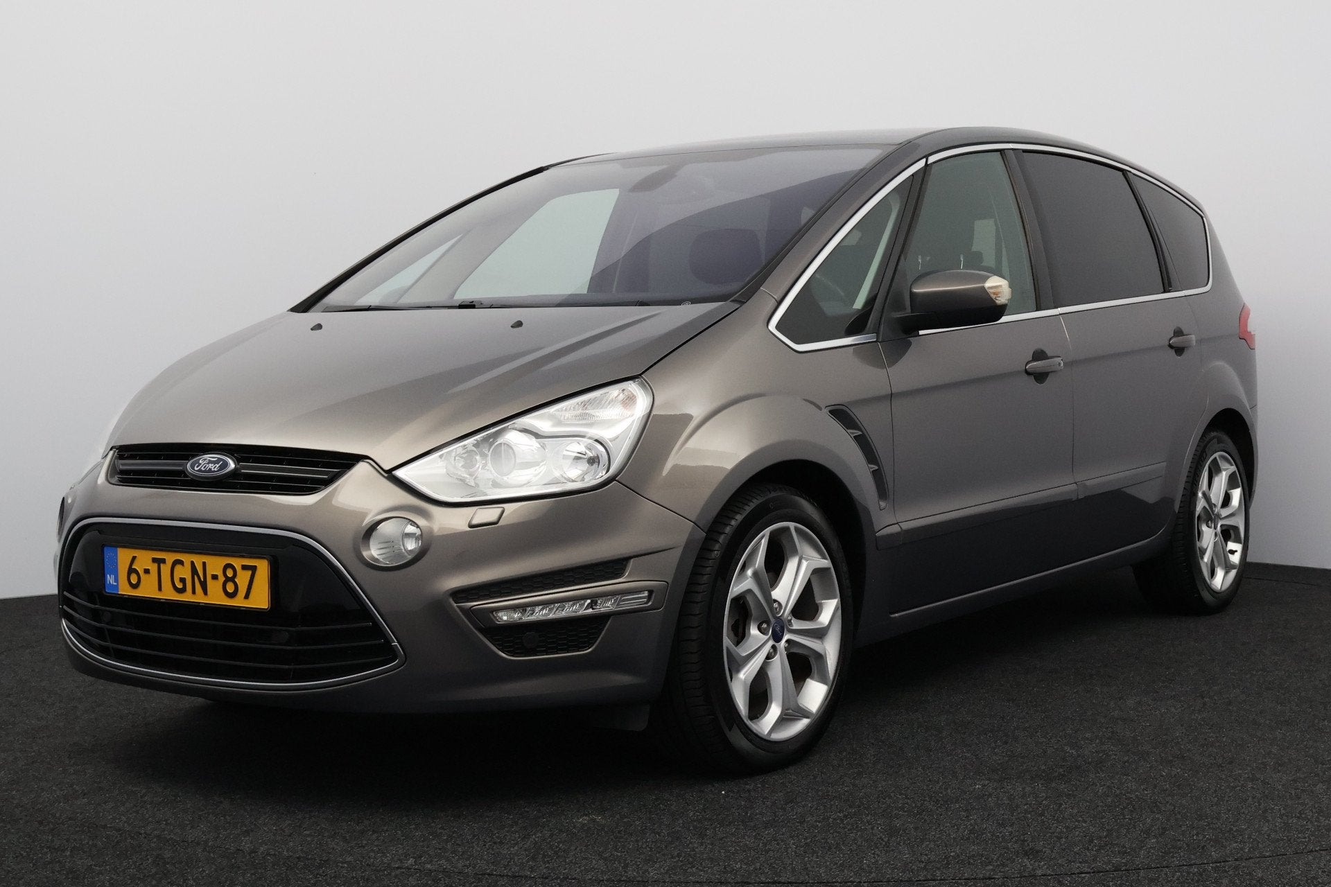 Ford S-Max 1.6 EcoBoost Platinum/ 161pk!/ D-Riem verv: 174.0, Gebruikt, Zwart, 4 cilinders, Bruin