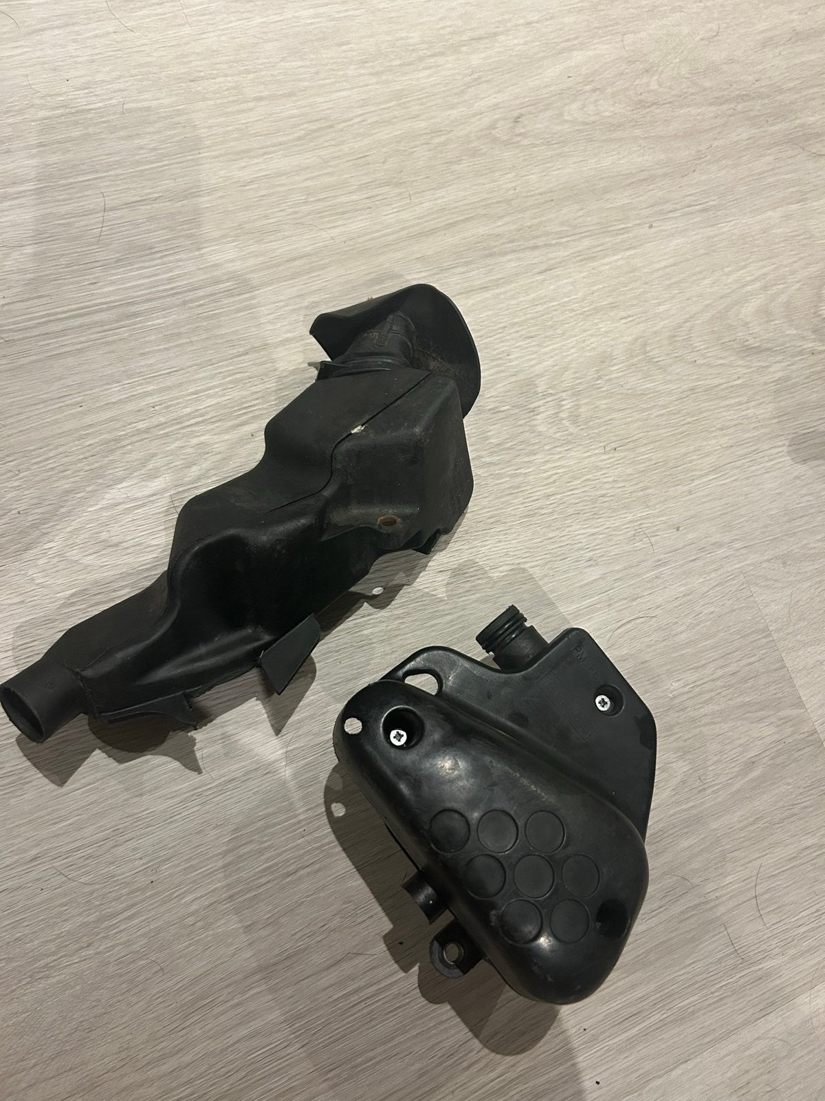 Orginele luchtfilter en box peugeot verticaal, Ophalen of Verzenden, Gebruikt, Overige typen