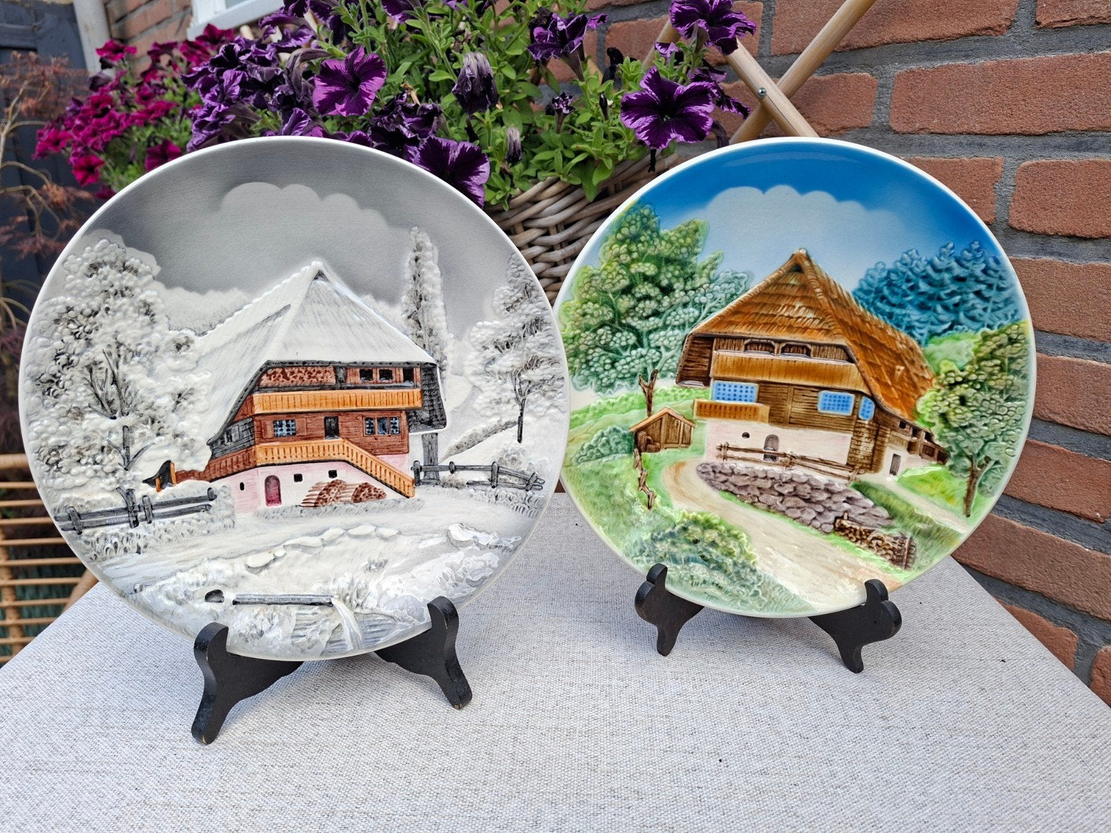 Twee majolica wandborden met reliëflandschap West Germany, Ophalen of Verzenden