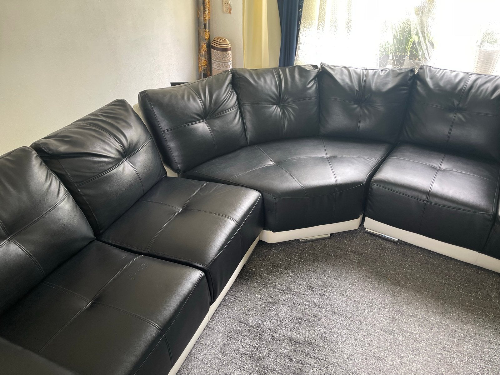 Grote zwarte hoekbank. 4 delige kunstleer, Ophalen, Gebruikt, 100 tot 125 cm, Hoekbank