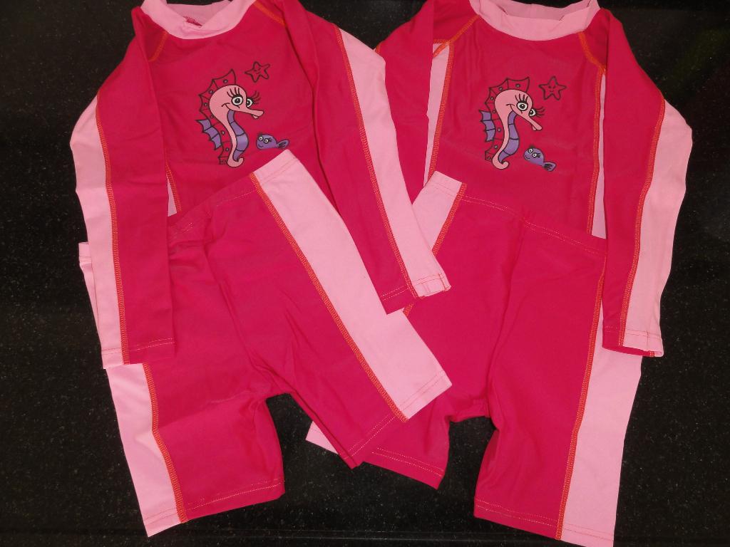 meisje UV zwemkleding / zwemset maat 98 tweeling nieuw, Kinderen en Baby's, Maat 98, Badpak, Nieuw, Ophalen of Verzenden