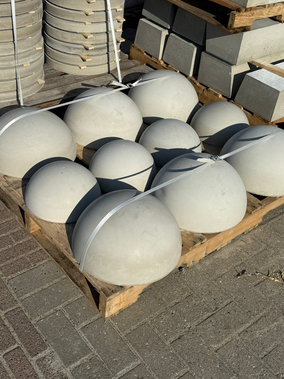 Beton halve bol weg afzetting, Ophalen, Nieuw, Cuneraweg, Koning beton