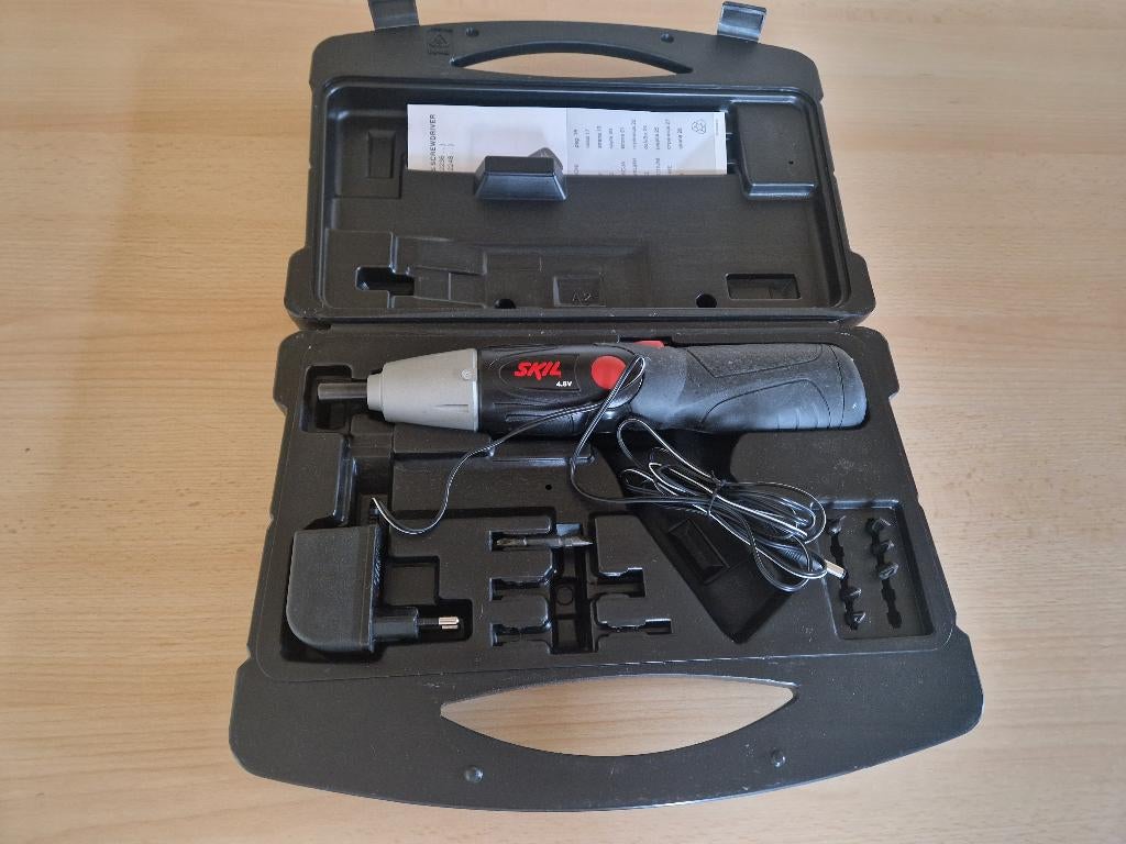 Skil accu schroefmachine, Doe-het-zelf en Verbouw, Gereedschap | Boormachines, Ophalen of Verzenden, Gebruikt, Minder dan 400 watt