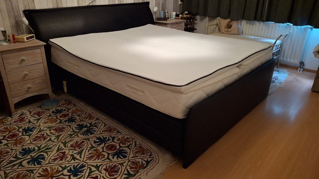 Electrische boxspring 180 x 200 met zwart skai omlijsting, Ophalen, Gebruikt, Zwart, Tweepersoons