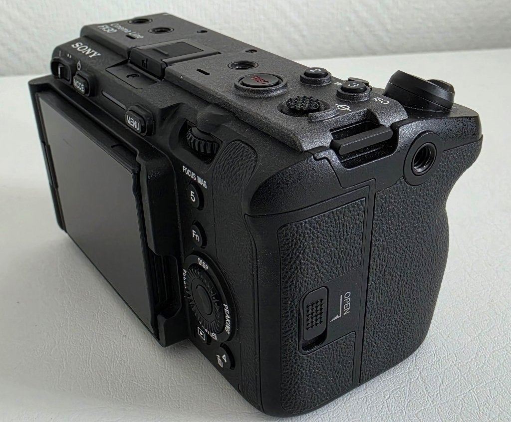 Foto 8 van Sony FX30 Cinema Line + XLR-H1 + Hähnel ProCube2 –Nieuwstaat