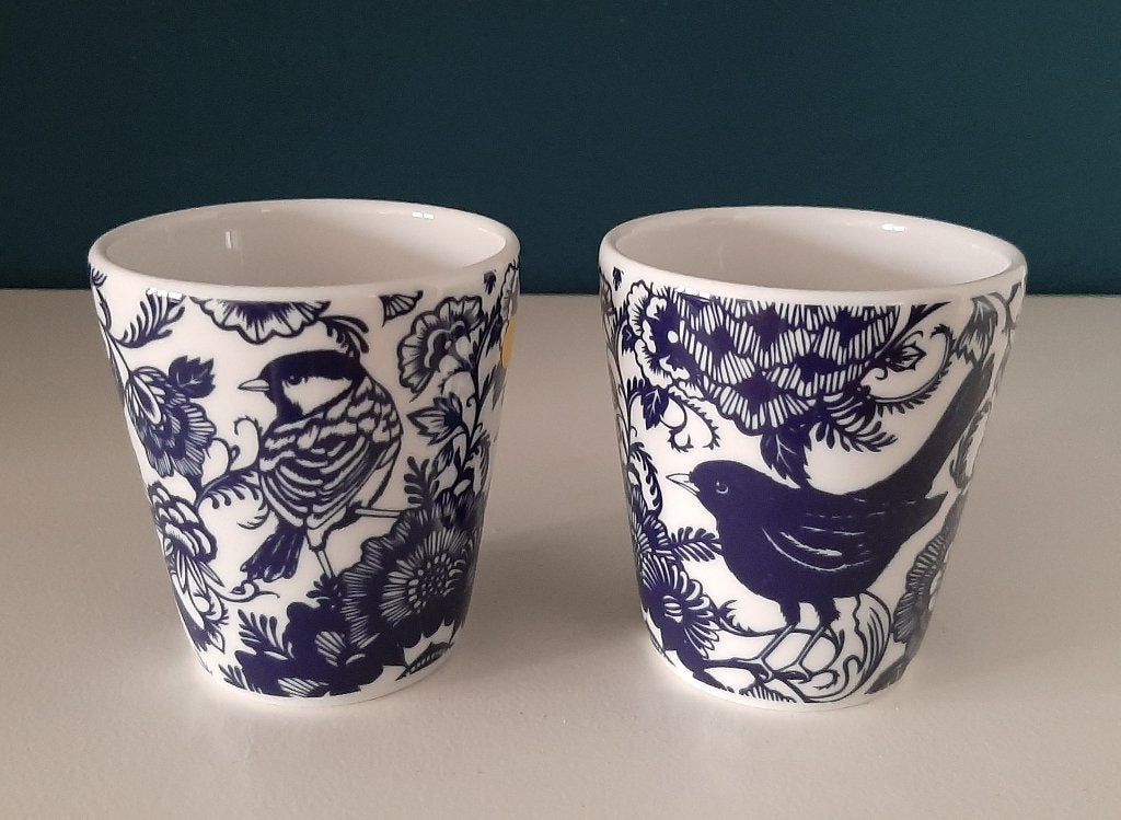 Twee Schoonhoven keramiek mokjes met vogels, Huis en Inrichting, Keuken | Servies, Keramiek, Ophalen of Verzenden, Zo goed als nieuw