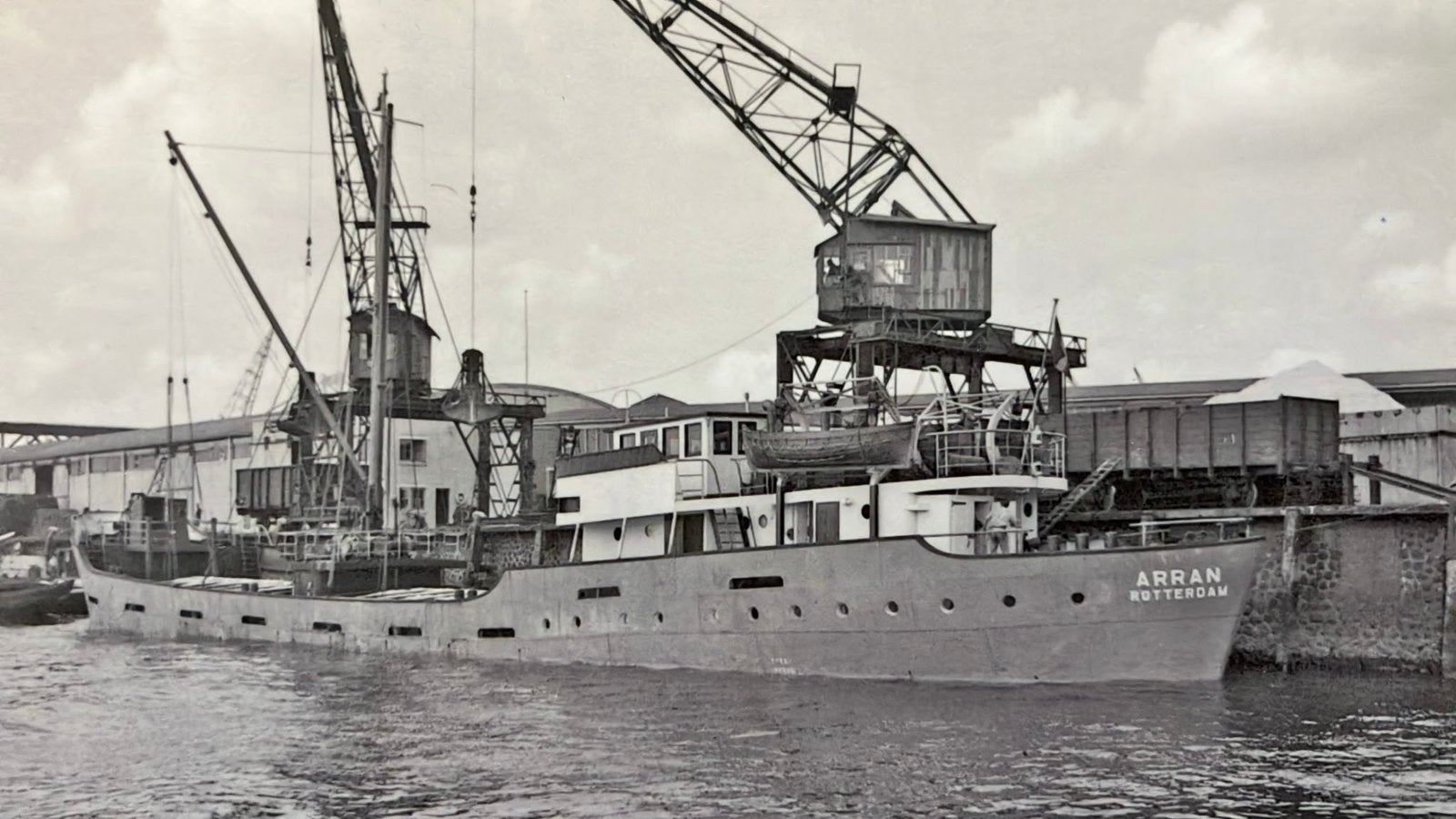 Landingsvaartuig verbouwd tot coaster ARRAN  1944, Verzamelen, Ophalen of Verzenden, Zo goed als nieuw, Kaart, Foto of Prent