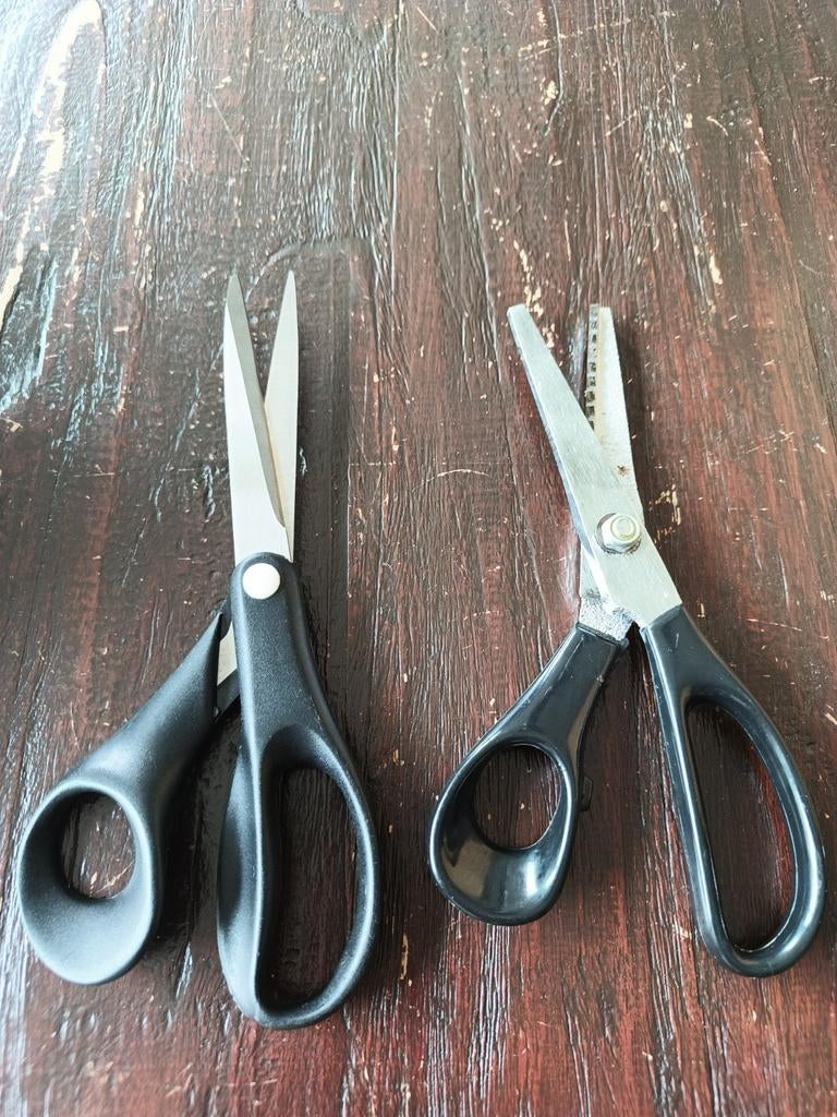 Set van twee scharen: Stofschaar en Kartelschaar, Ophalen of Verzenden, Gebruikt, Overige typen