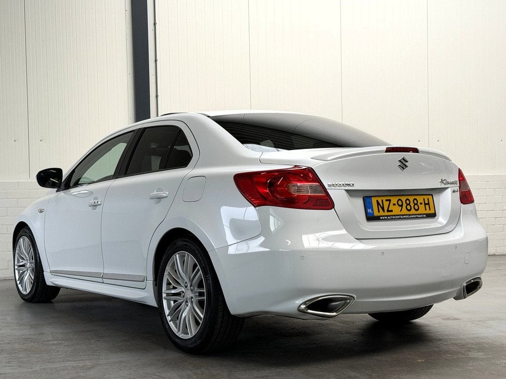 Suzuki Kizashi 2.4 Sport 4WD|Alle opties|Goed onderhouden, Auto's, Suzuki, Euro 5, Gebruikt, Zwart, 4 cilinders