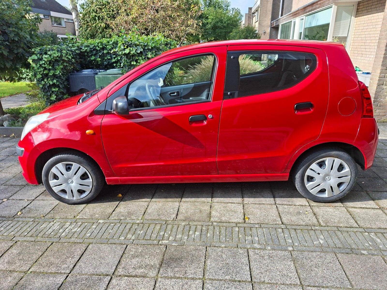 Nissan Pixo 1.0 50KW 5D 2011 Rood <85000km, Voorwielaandrijving, Stof, 200 kg, 4 stoelen