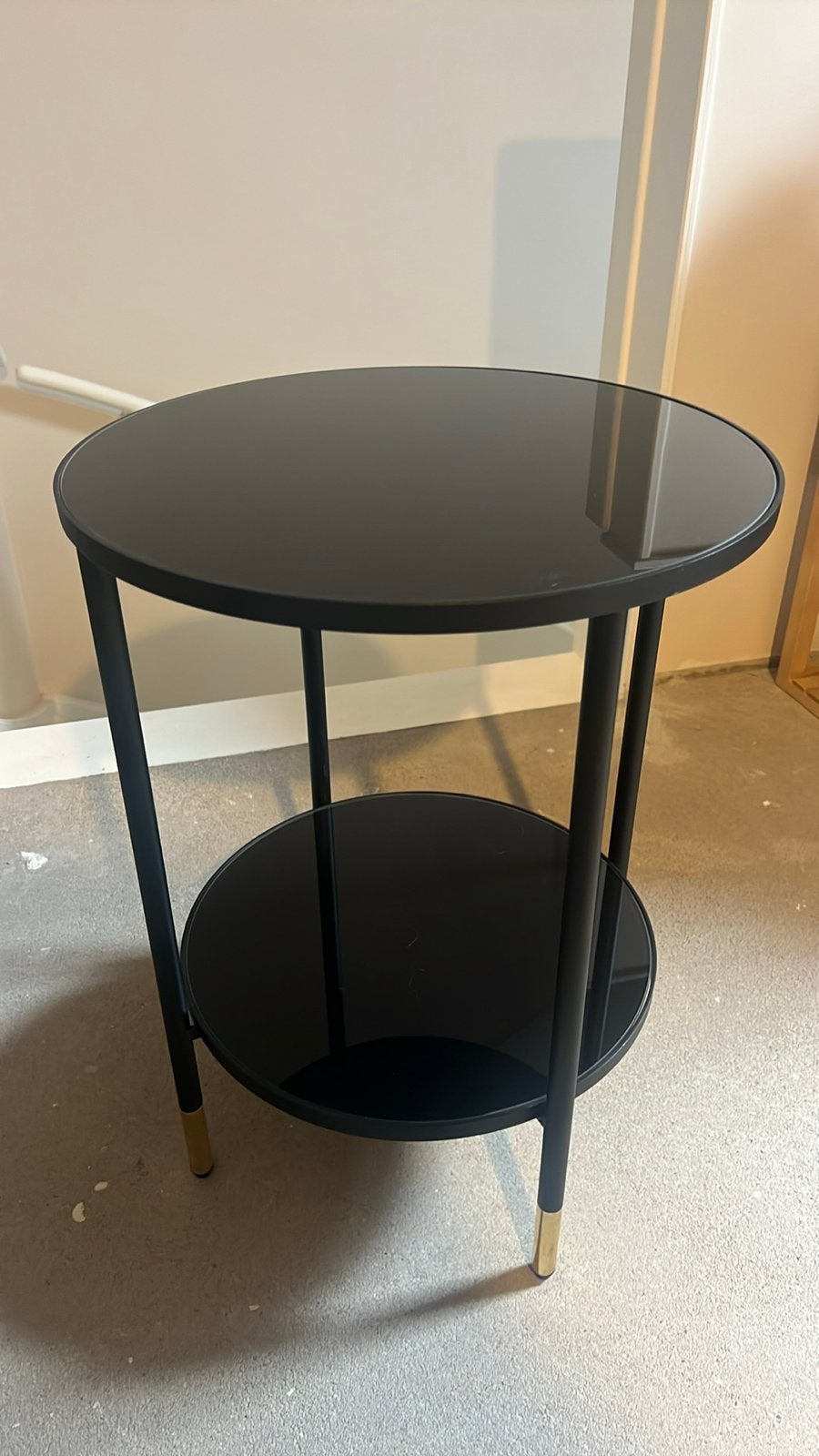 Ikea asperod bijzettafel met glazen bladen - Zwart/Goud, Huis en Inrichting, Tafels | Bijzettafels, Minder dan 55 cm, Gebruikt