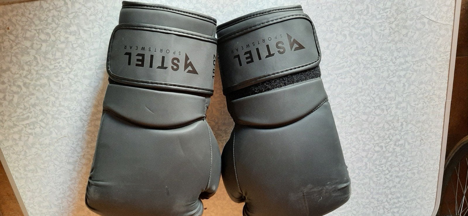bokshandschoenen Stiel, Ophalen, Zo goed als nieuw, Bokshandschoenen