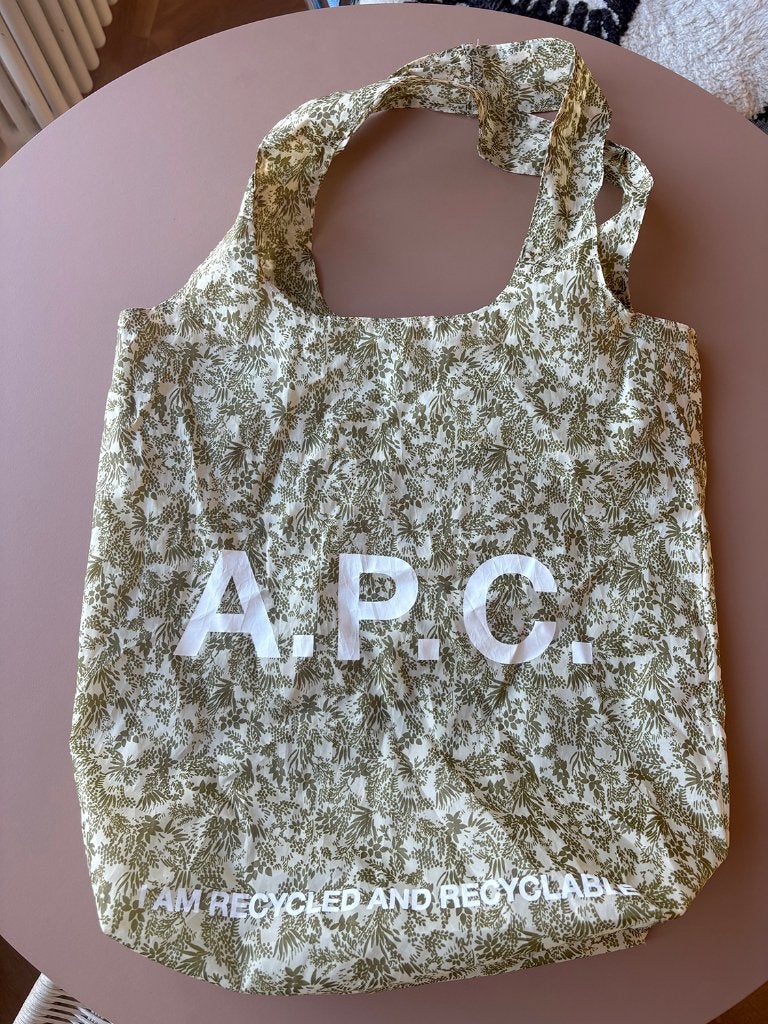 A.P.C opvouwbaar draagtasje, Ophalen of Verzenden, Zo goed als nieuw, Groen, Schoudertasje