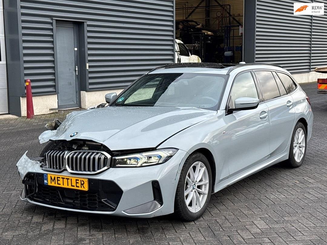BMW 3-serie 320d, M-pakket, head up, panoramadak, 360 camera, Auto's, Automaat, Dealer onderhouden, Achterwielaandrijving, Zwart