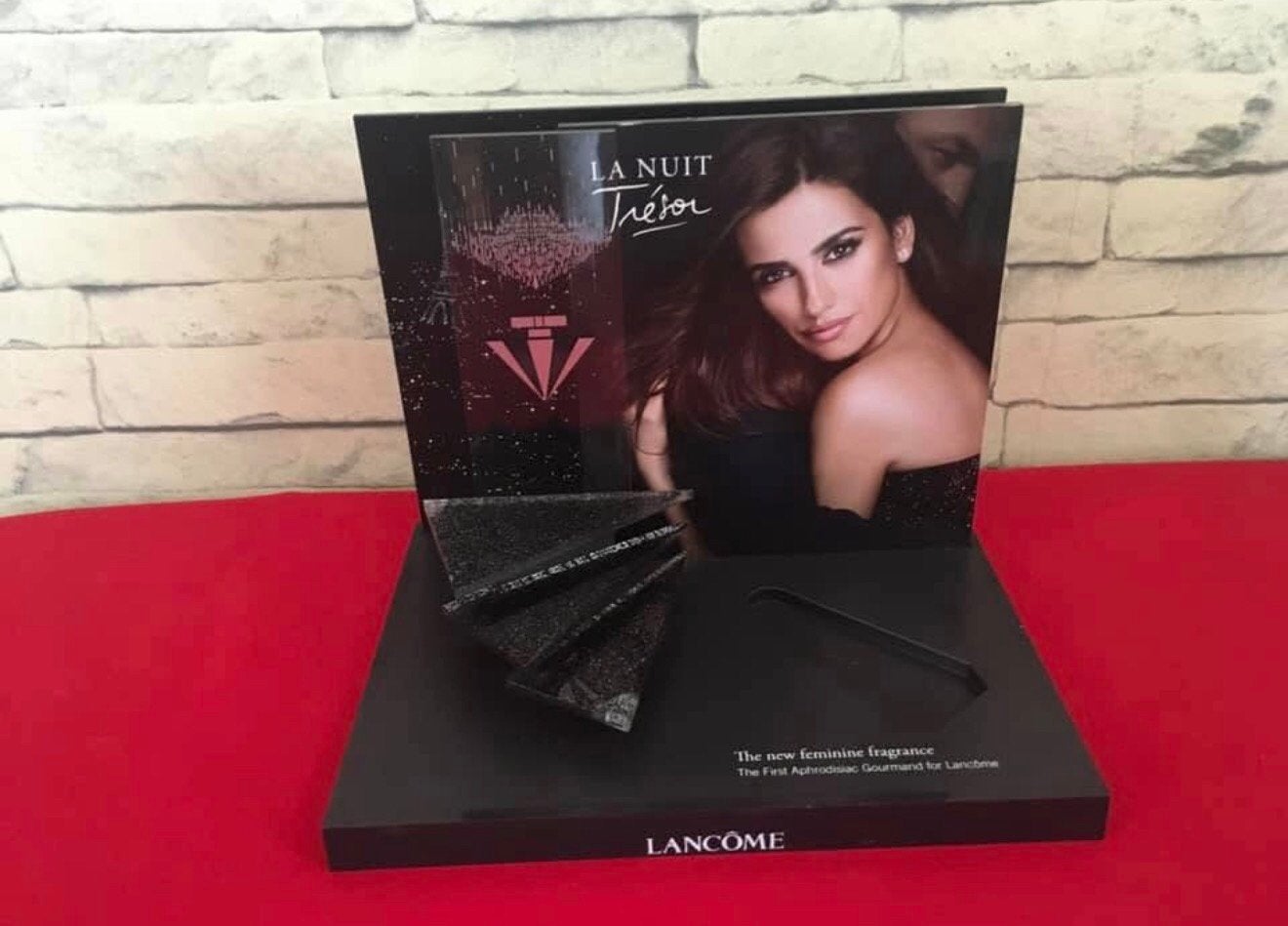 Mooie parfum display Trésor La Nuit van Lancome, Verzamelen, Verzenden, Zo goed als nieuw, Toebehoren