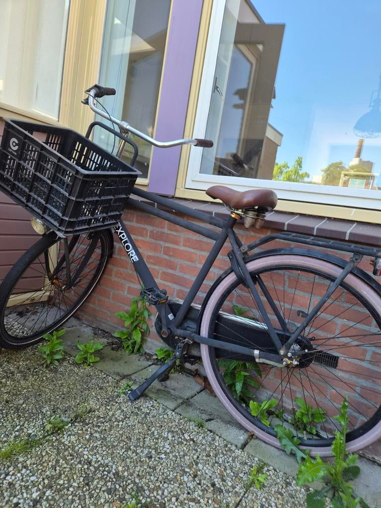 Gebruikte Opoe fiets met stang en krat - Explore, Fietsen en Brommers, Fietsen | Dames | Omafietsen, Terugtraprem, Explore, Ophalen of Verzenden