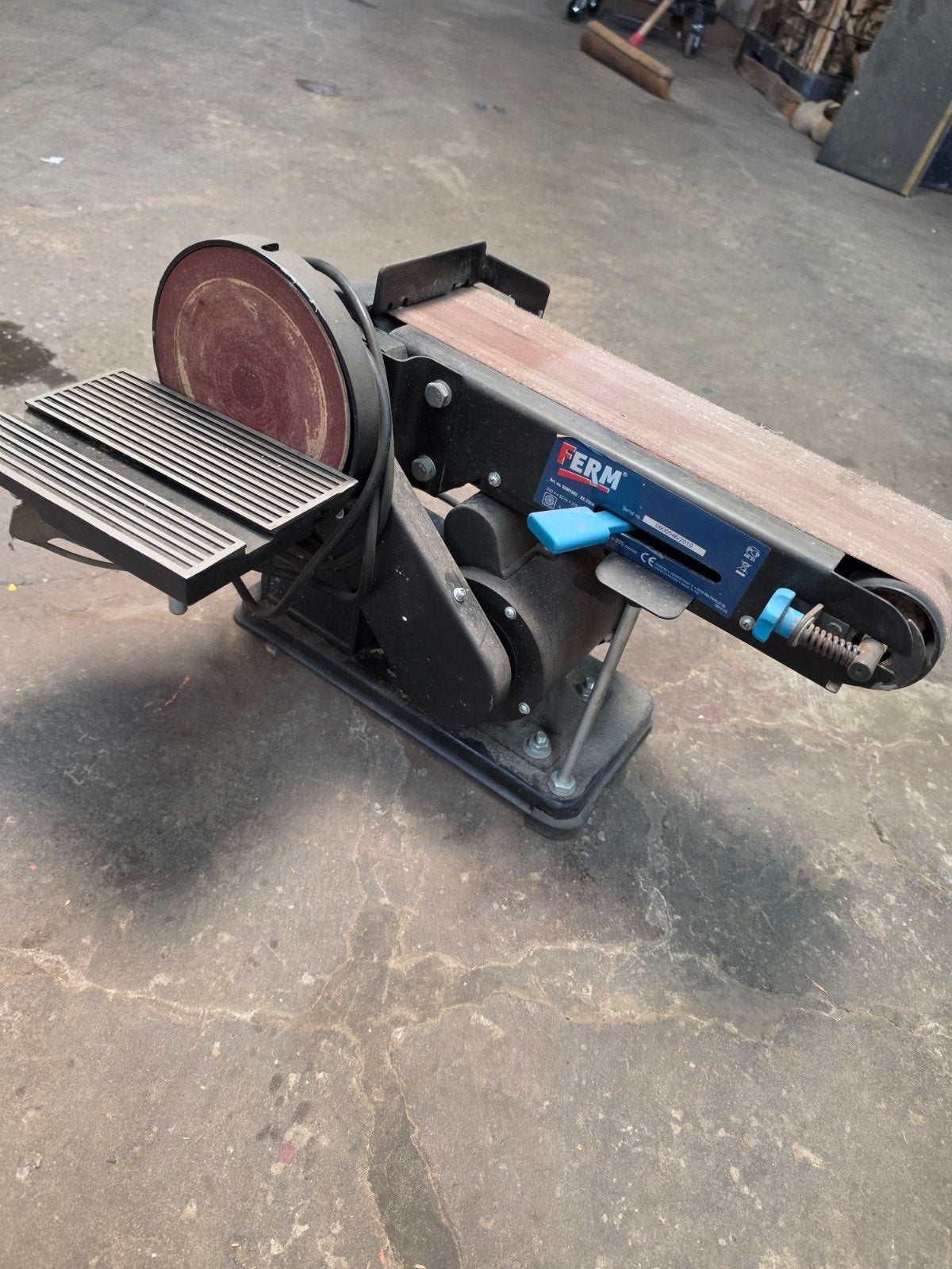 FERM Bandschuurmachine met schijfschuurfunctie, Doe-het-zelf en Verbouw, Gereedschap | Schuurmachines, Ophalen, Gebruikt, Minder dan 600 watt