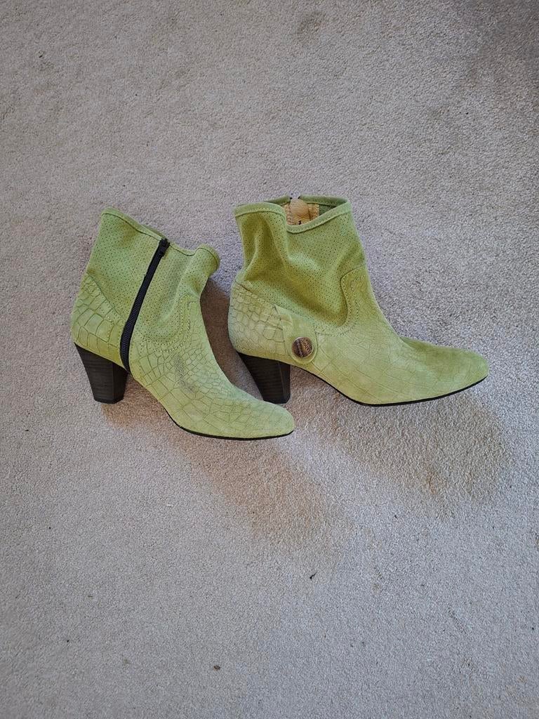 Prachtige suede laarsjes mt. 41 van JJ, Ophalen of Verzenden, Zo goed als nieuw, Groen, Overige materialen