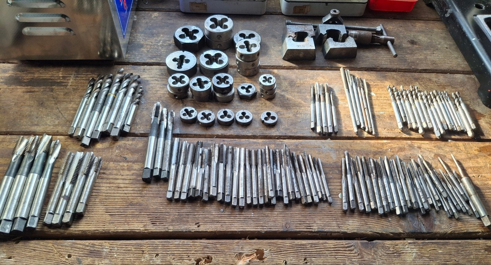 Grote set tappen en snijplaten (draadsnijgereedschap), Ophalen of Verzenden, Gebruikt, Overige typen