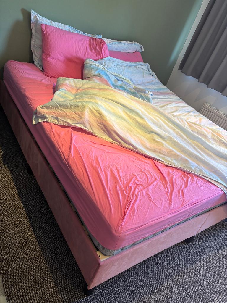 Roze bed met boxspring 180x200, Ophalen, Tweepersoons, Zo goed als nieuw, 180 cm