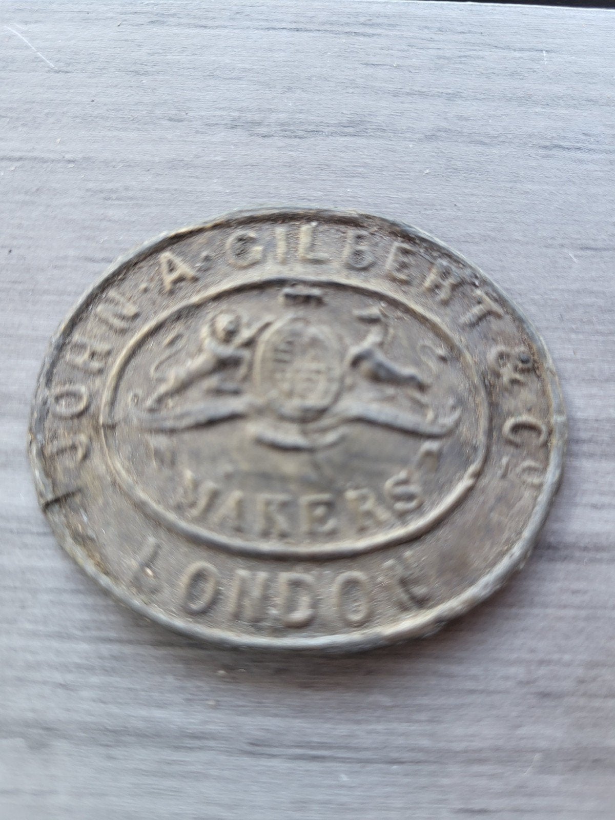 Antieke medaille/badge 'Gilbert & Co Makers London', Verzamelen, Ophalen of Verzenden, Gebruikt