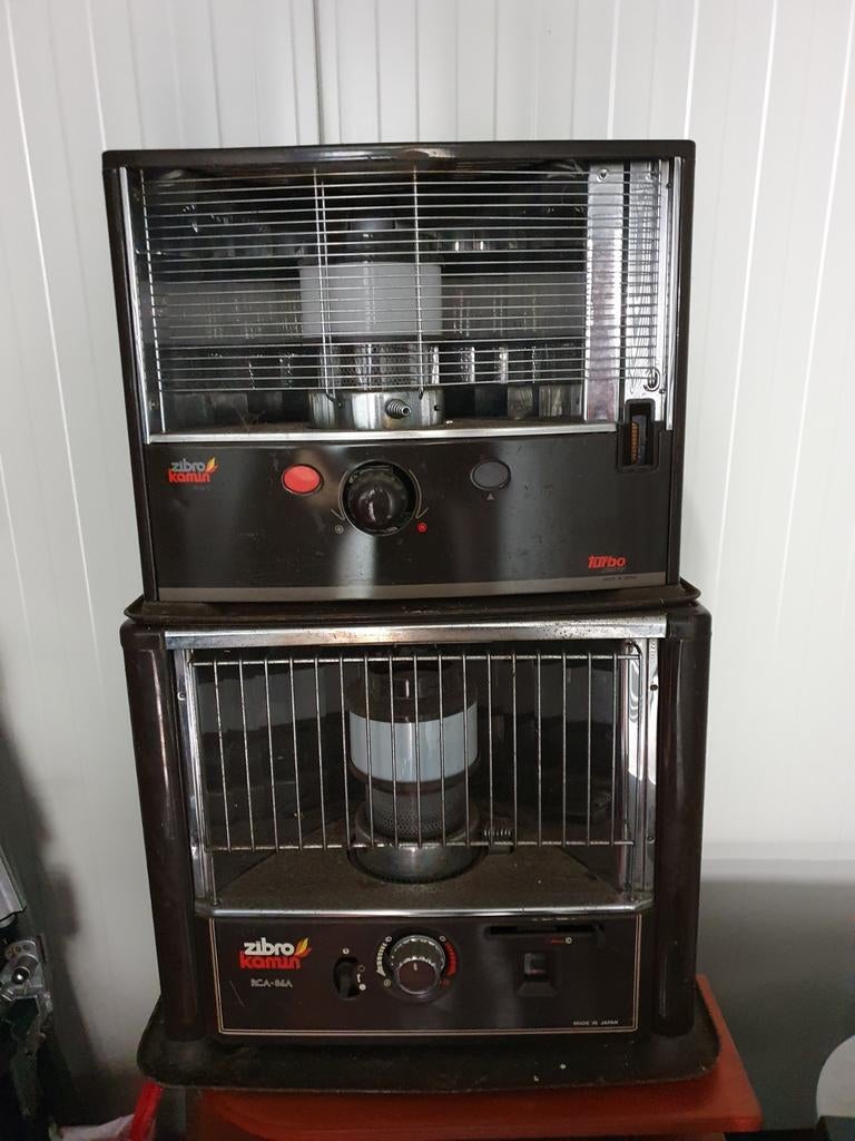 Twee Zibro Kamin petroleumkachels R 99 C en RCA-68A, Ophalen