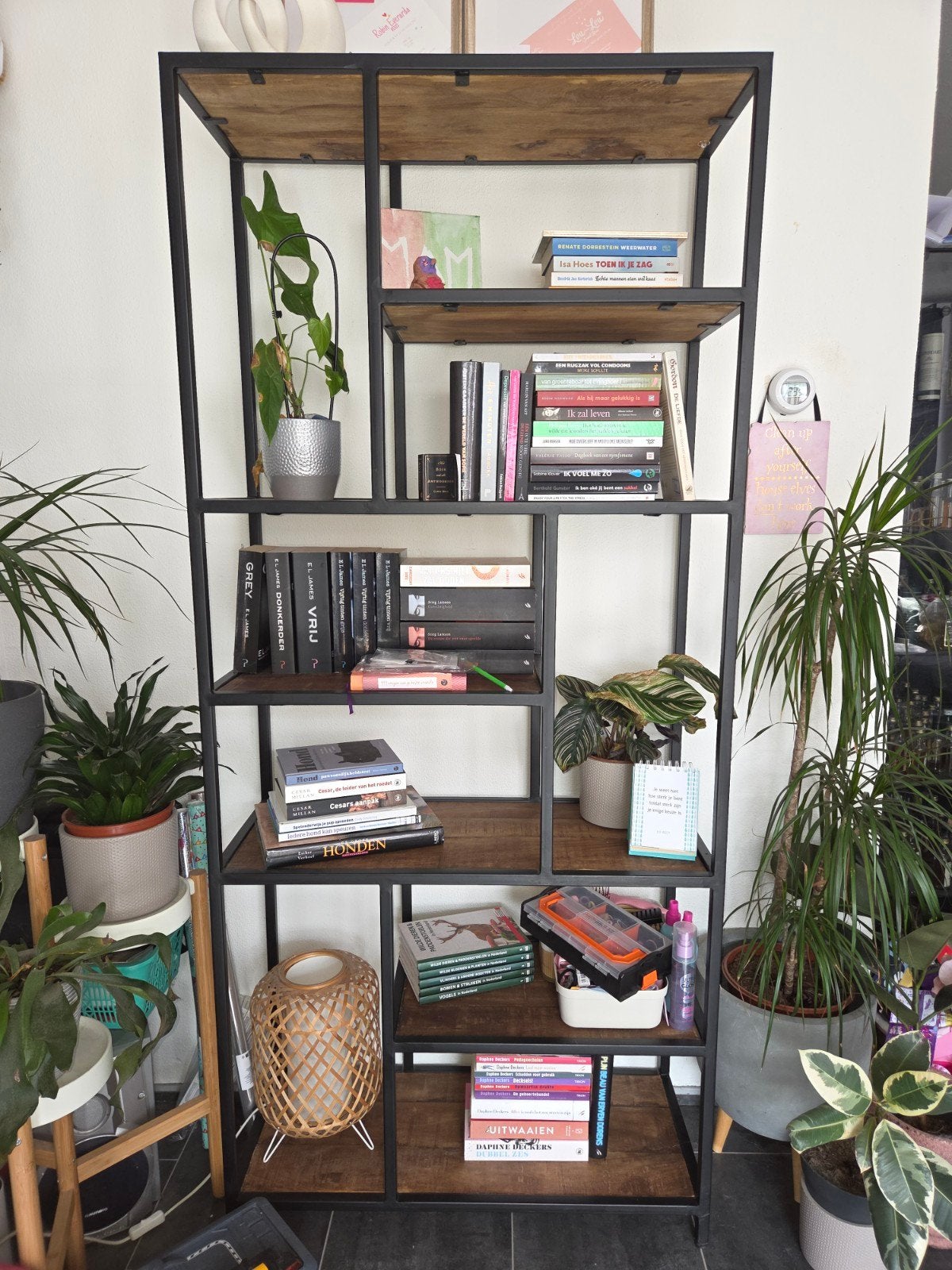 Nette mango houten vakkenkast - industrieel design, Huis en Inrichting, Kasten | Boekenkasten, Met plank(en), Gebruikt, Industrieel, Modern