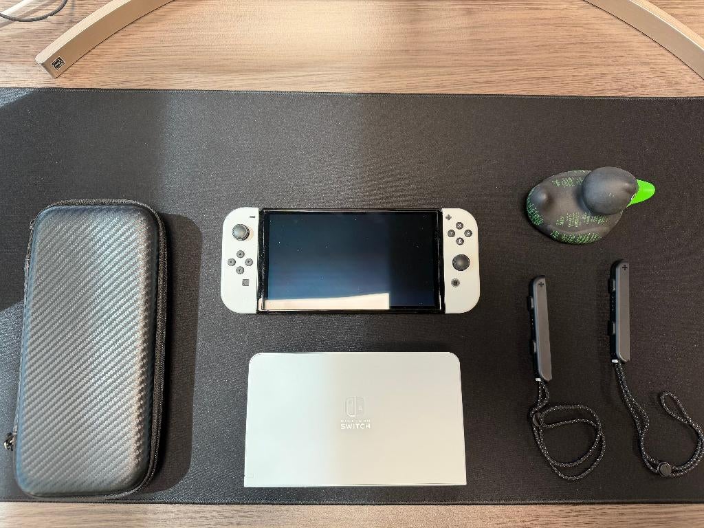 Nintendo Switch OLED Wit – Zo goed als nieuw + Gratis Case, Spelcomputers en Games, Spelcomputers | Nintendo Switch, Zo goed als nieuw