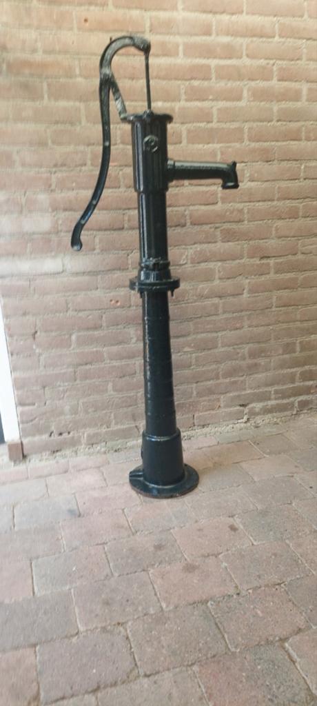 Klassieke gietijzeren handpomp - voor decoratie, Ophalen, Gebruikt, Handmatig, Overige typen