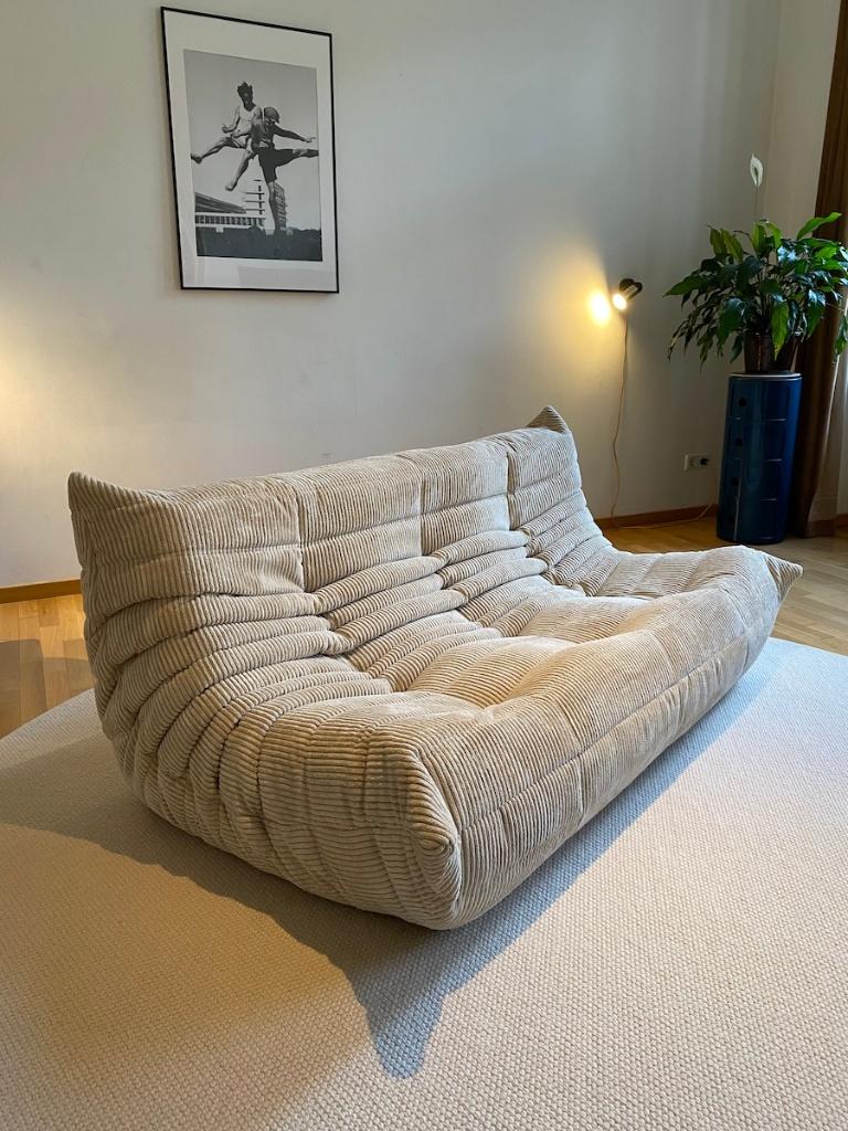 Ligne Roset Togo 3-Zits Bank Beige Ribstof - Gratis levering, 150 tot 200 cm, Driepersoons, Zo goed als nieuw, Rechte bank