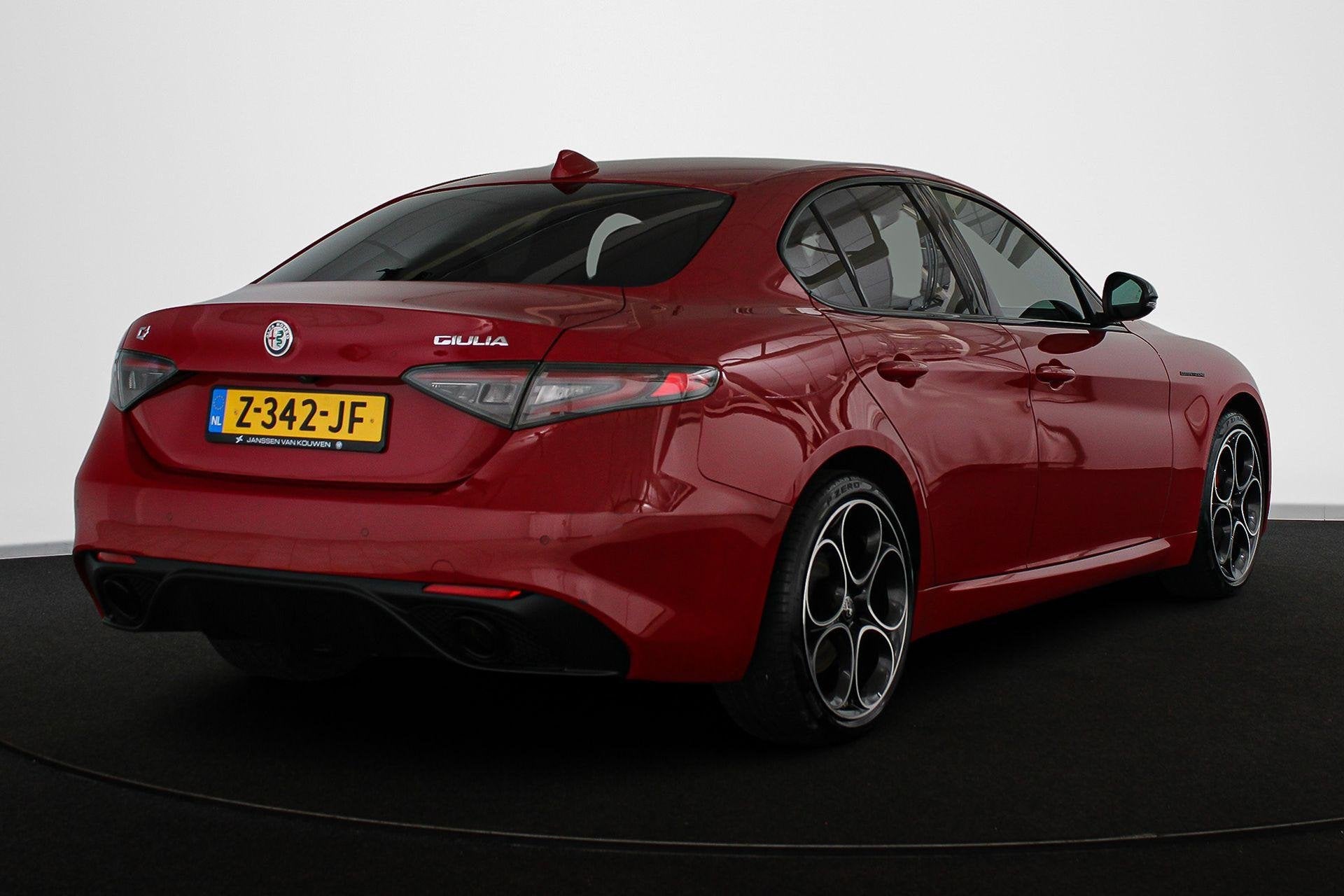 Alfa Romeo Giulia 2.0 T GME AWD Competizione 280PK Facelift, 745 kg, Leder, Bedrijf, Vierwielaandrijving