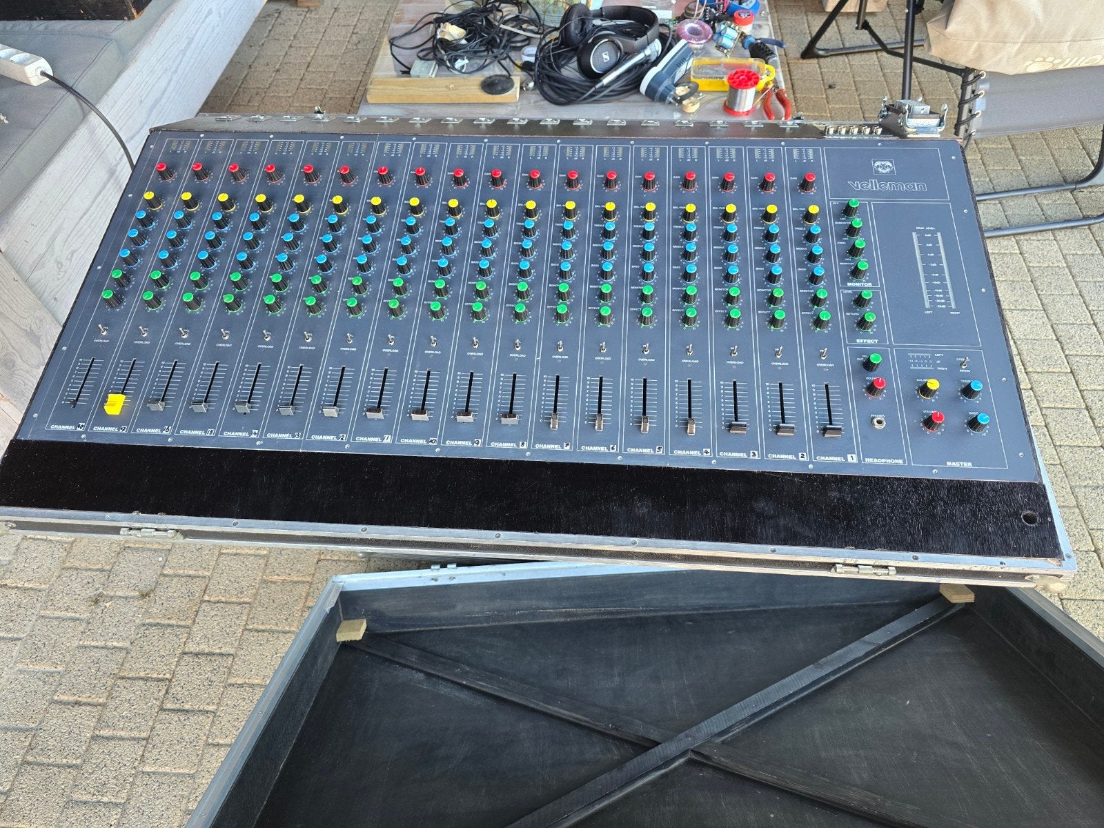 Mengpaneel Vellerman met flightcase en multikabel, Muziek en Instrumenten, Mengpanelen, Gebruikt, 10 tot 20 kanalen, Microfooningang