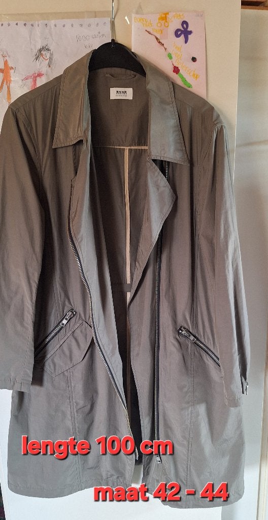 NIEUWE TRENCHCOAT VAN ANNA VAN TOOR, Anna van Toor, Maat 42/44 (L), Nieuw, Ophalen of Verzenden