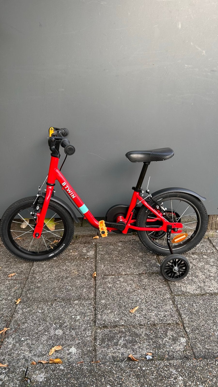 B'Twin kinderfiets 14 inch met zijwieltjes, Ophalen, Zijwieltjes, Gebruikt, Velgrem