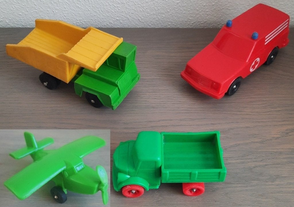 3 vinyl voertuigen:kiepwagen,vrachtwagen,ambulance,vliegtuig, Ophalen of Verzenden