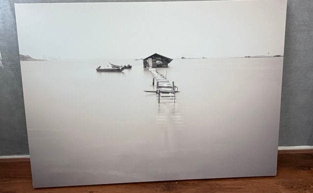 Foto 2 van Prachtige Zwart-Wit Canvas Print - Huisje aan het Water