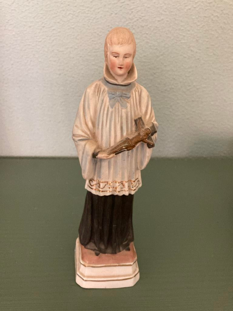 Vintage Porseleinen Beeldje Misdienaar met Kruis, Ophalen of Verzenden