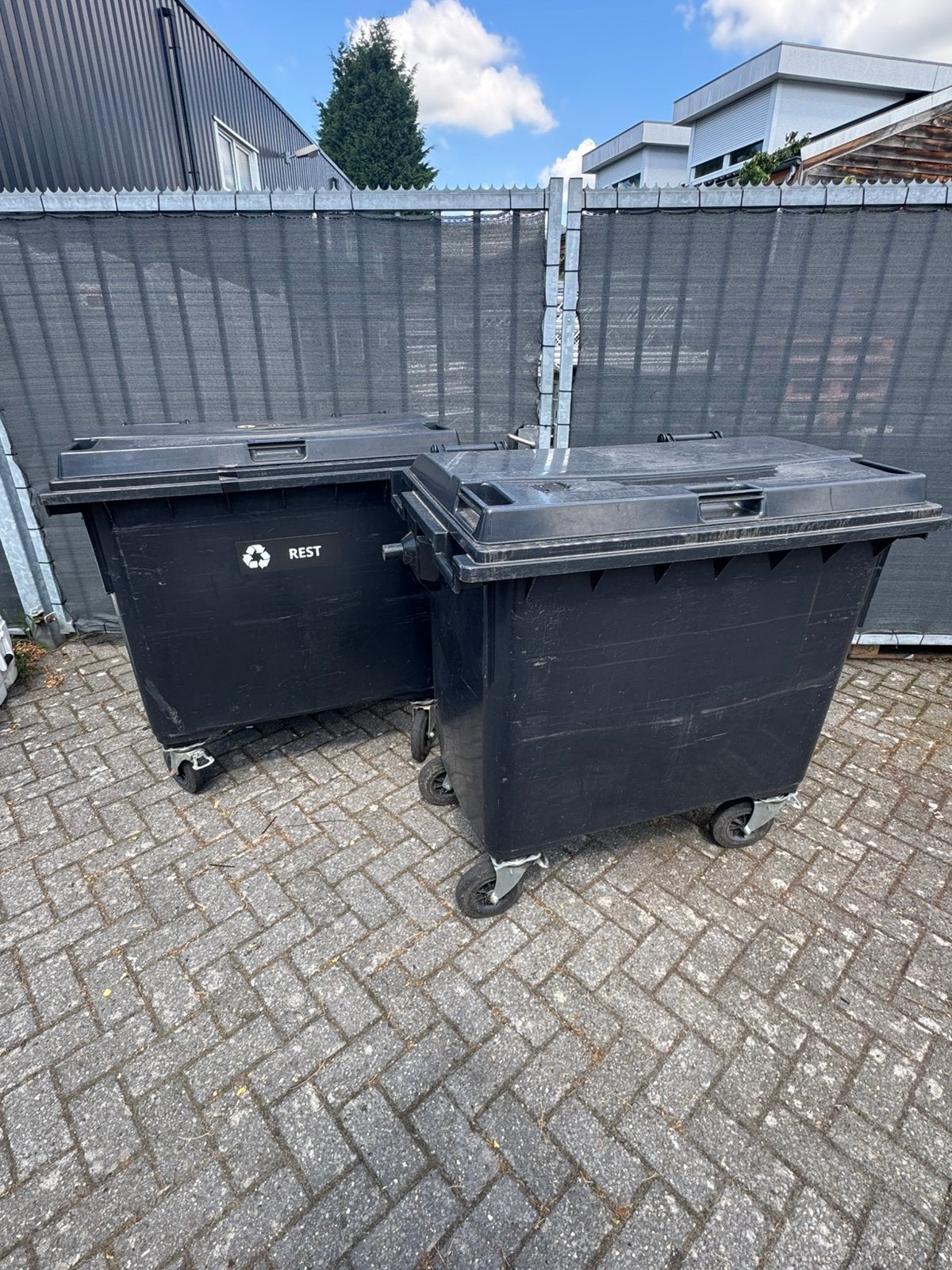 2x 770 Liter afvalbak container, 40 liter of meer, Ophalen, Zo goed als nieuw, Kunststof