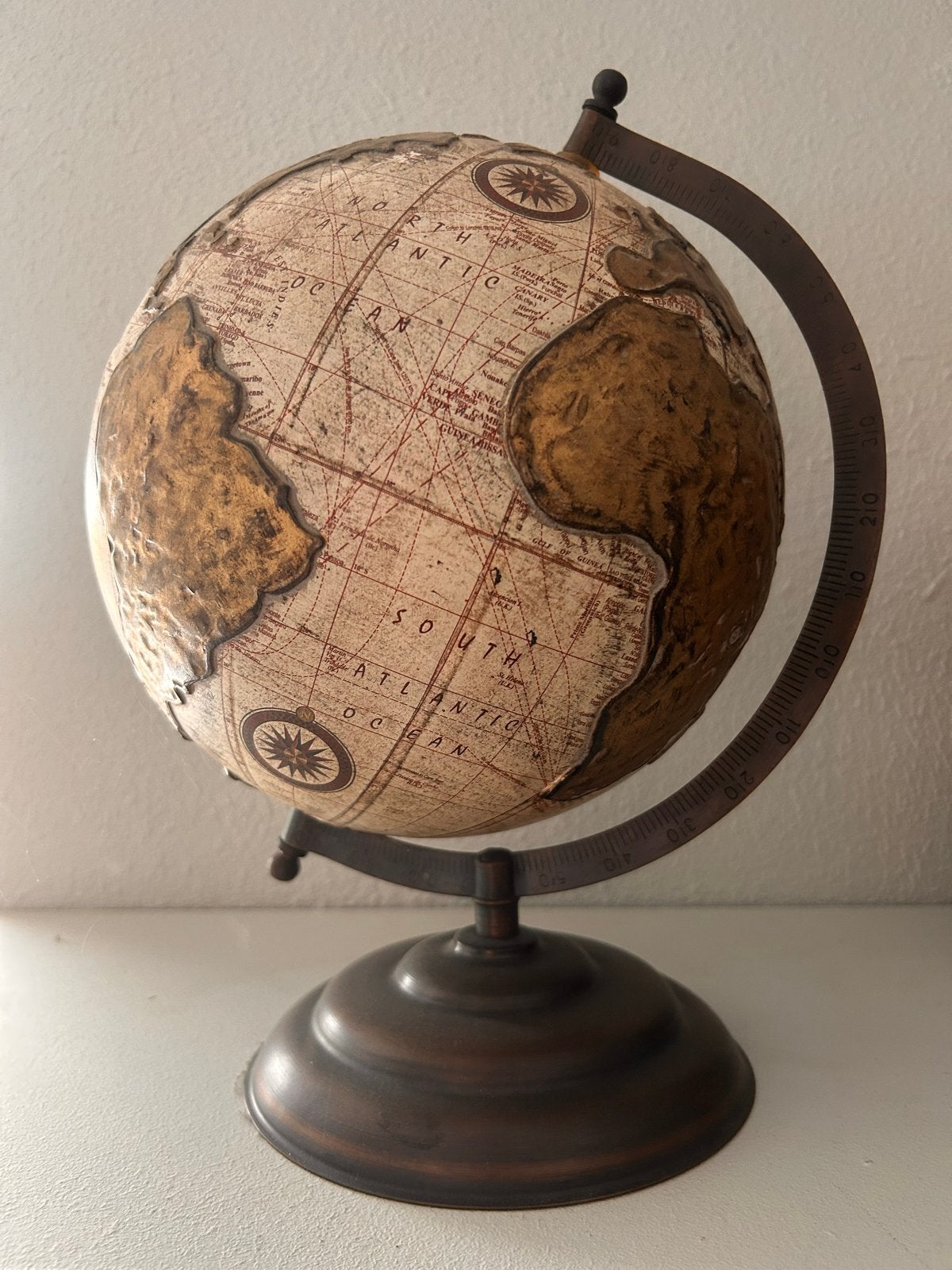 Wereldbol met Reliëf - Decoratieve Globe, Draaibaar, Ophalen of Verzenden, Zo goed als nieuw, Metaal