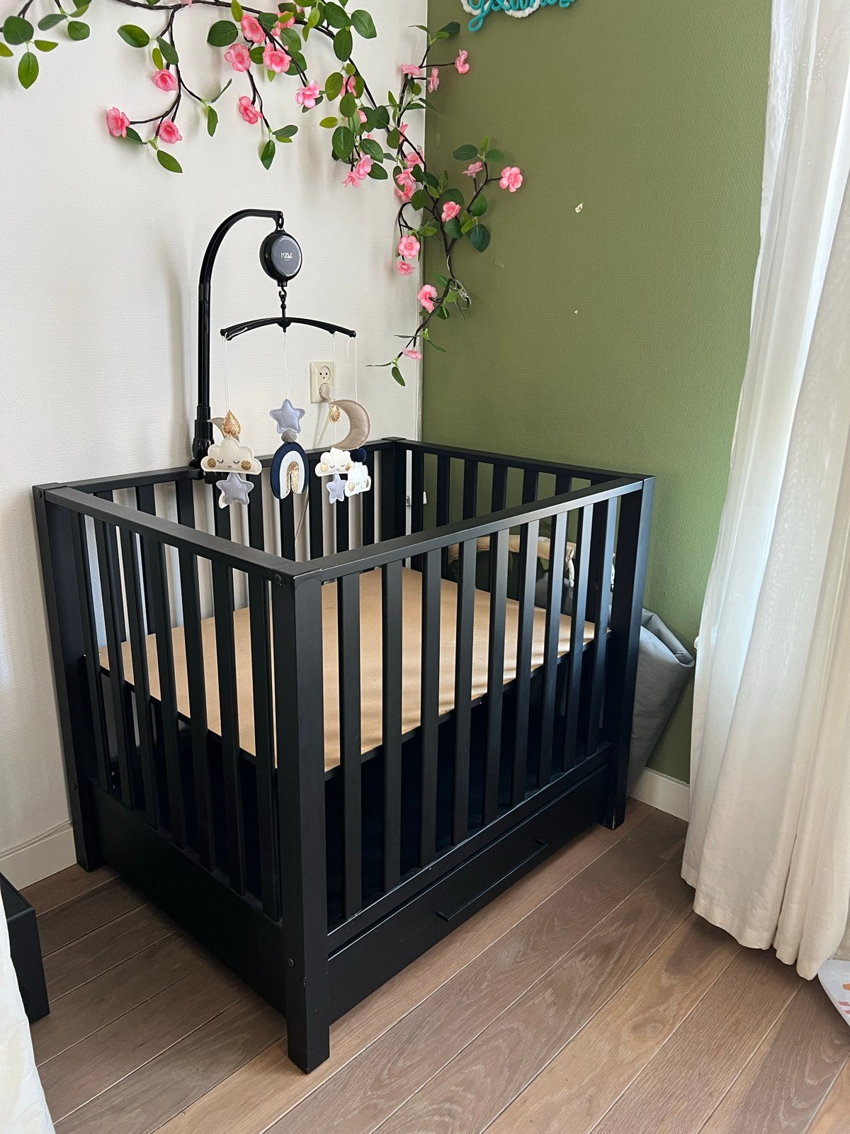 Box met muziek mobiel, matras en groen boxkleed, Kinderen en Baby's, Ophalen, Gebruikt, Minder dan 140 cm, Matras