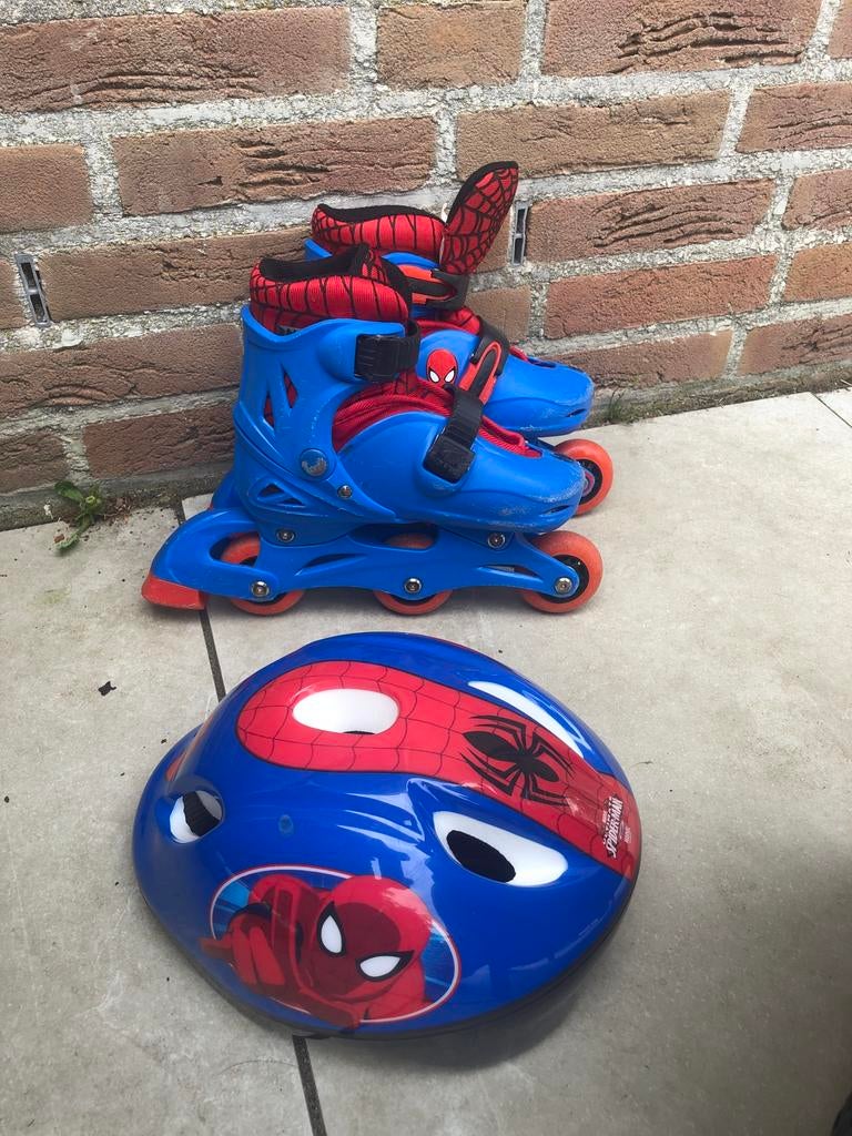Spiderman skates maat 27-30 en helm maat s/52-56, Ophalen of Verzenden, Verstelbaar, Zo goed als nieuw