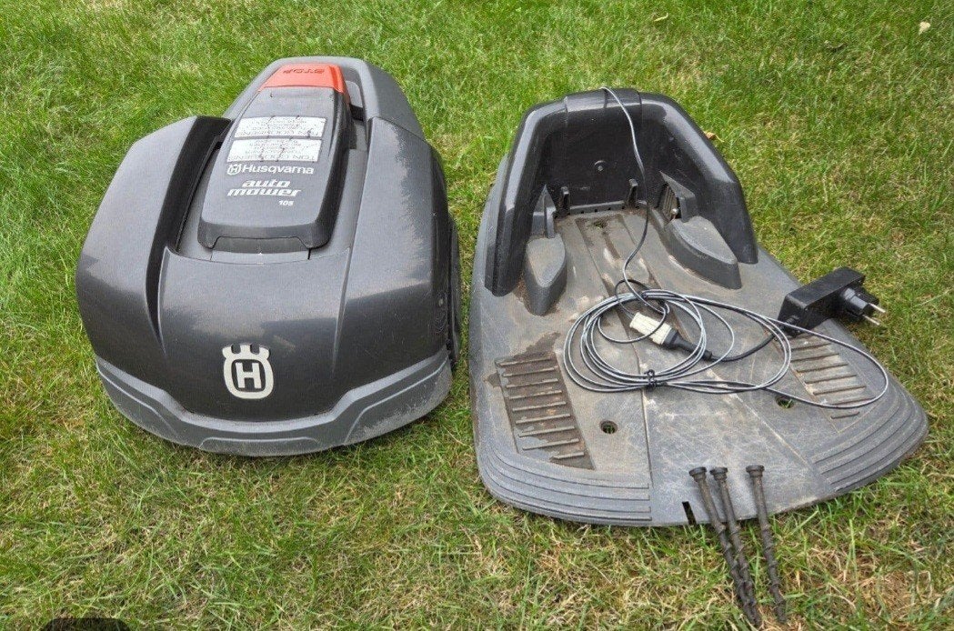 Prima Husqvarna 105 robotmaaier, inclusief laadstation, Tuin en Terras, Robotmaaiers, Ophalen, Gebruikt, Husqvarna