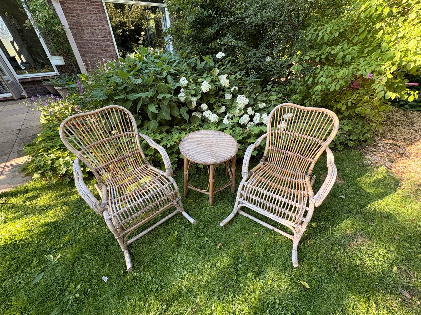 Vintage rotan tuinset: 2 stoelen en bijzettafel, Ophalen, Gebruikt, Bijzettafel, 2 zitplaatsen