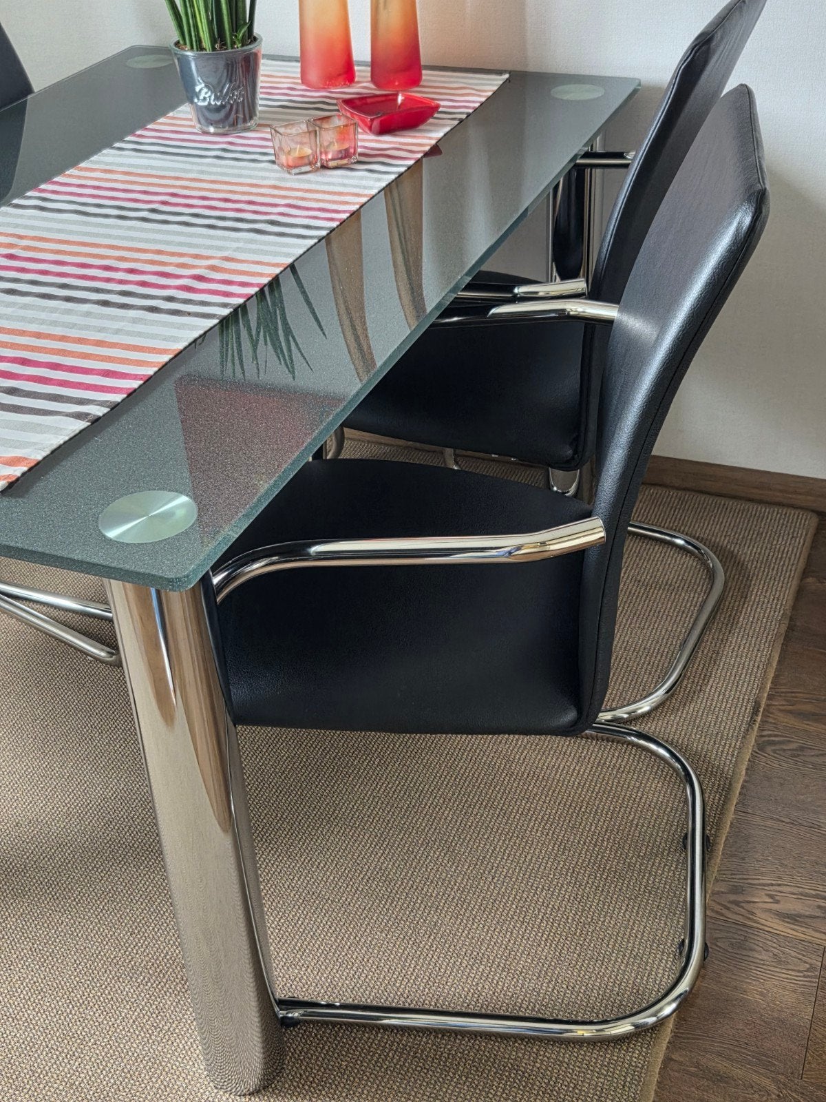 Moderne eethoek: glazen tafel met 4 zwarte stoelen, Ophalen, Gebruikt, Modern