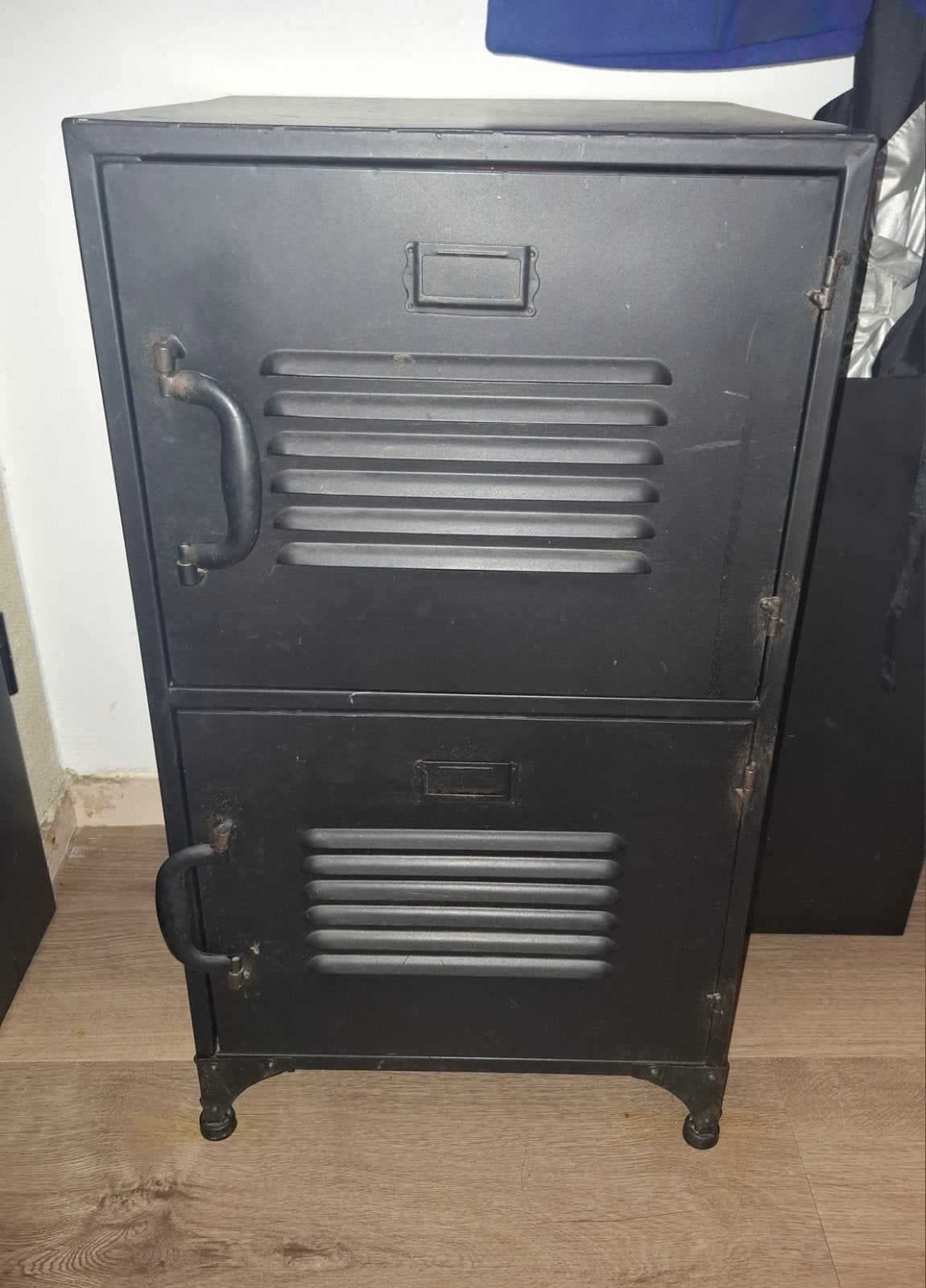 Donker metalen kastje, lage lockerkast met 2 deurtjes, Ophalen, Zo goed als nieuw, Industrieel