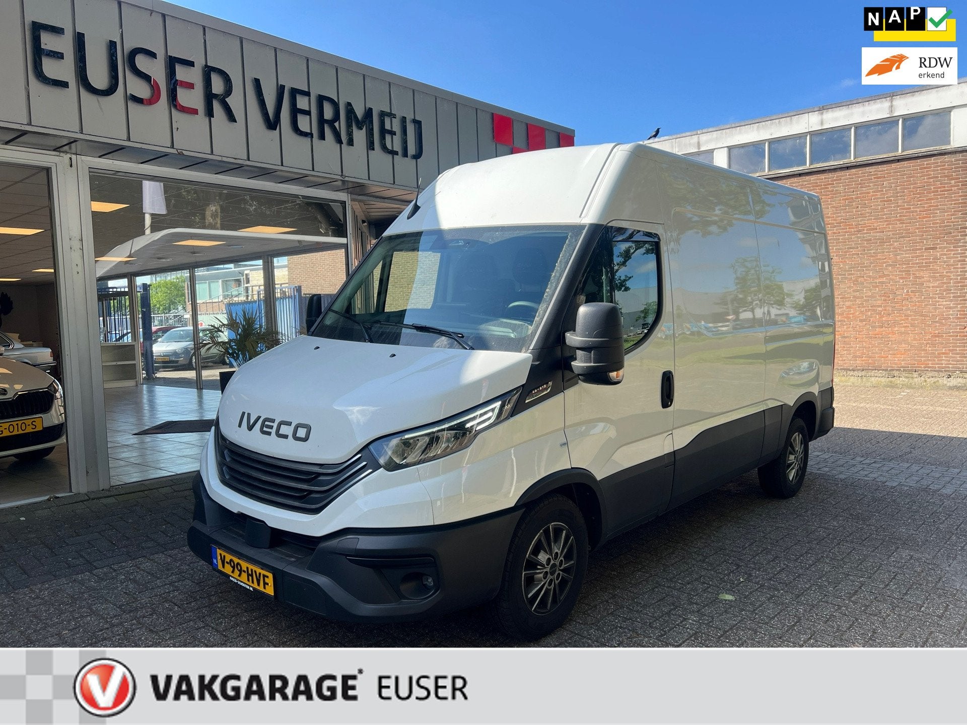 Iveco 35S21 Daily L2H2 3.0L 210PK Automaat, Automaat, Dealer onderhouden, Stof, Gebruikt