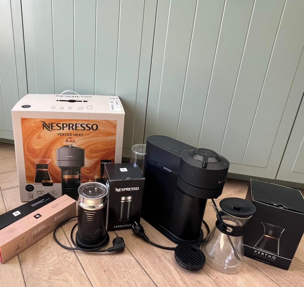 Nespresso Vertuo Next met melkopschuimer, Ophalen, Koffiemachine, Zo goed als nieuw, 2 tot 4 kopjes