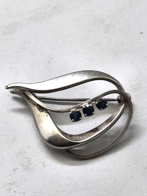 Kordes & Lichtenfels, broche met 3 saffieren 835 (6643-2104), Sieraden, Tassen en Uiterlijk, Broches, Ophalen, Zo goed als nieuw